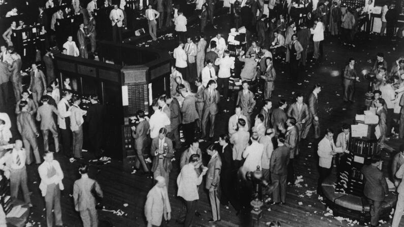 Stock brokers in new york after the market crash in 1929